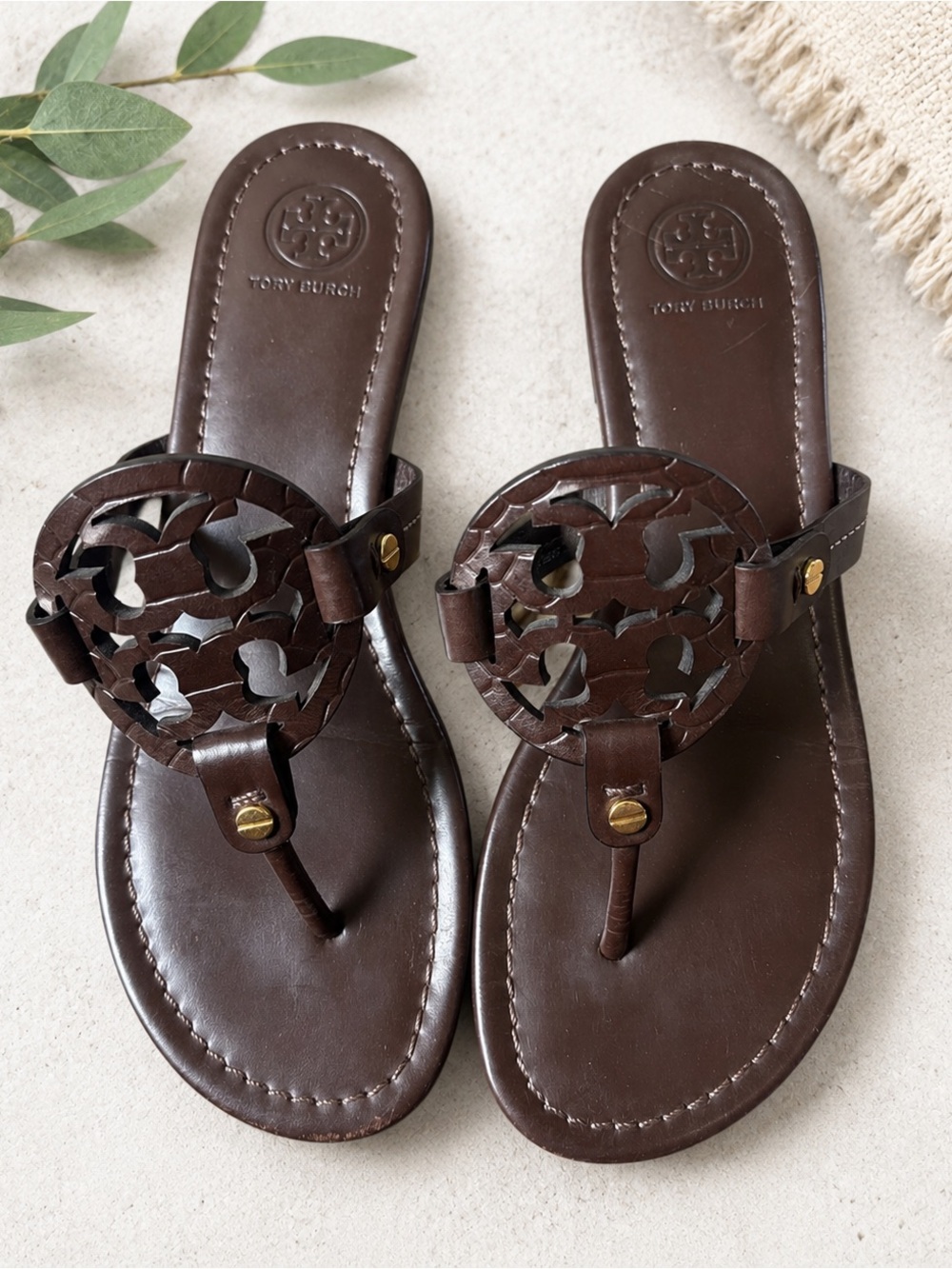 Tory Burch Miller Sandals Brown Leather Size 7.5M | Classic Logo Thong Sandals - Picture 2 of 5